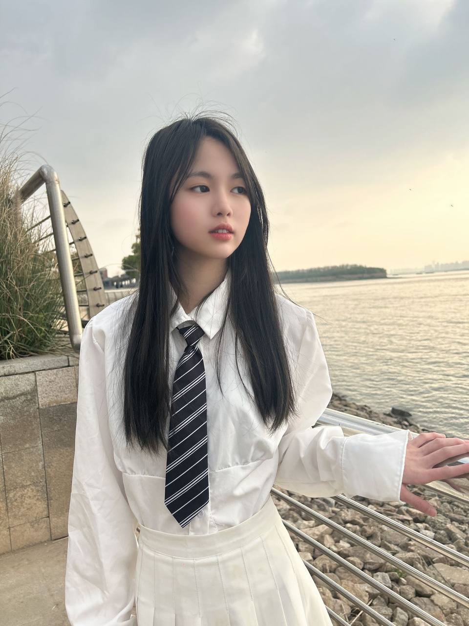 玄彬孙艺珍婚纱照-正式公开 粉丝抢看甜蜜合影